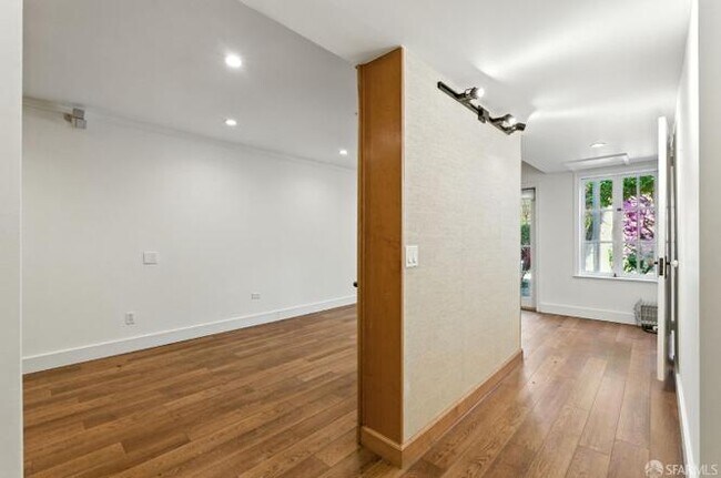 Foto del edificio - 3460 Pierce St