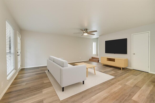 Foto del edificio - 6718 Silvermine Dr