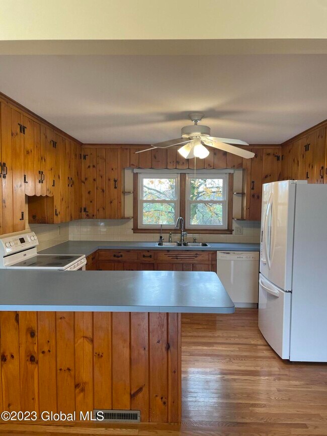 Foto del edificio - 154 Weatherwax Rd