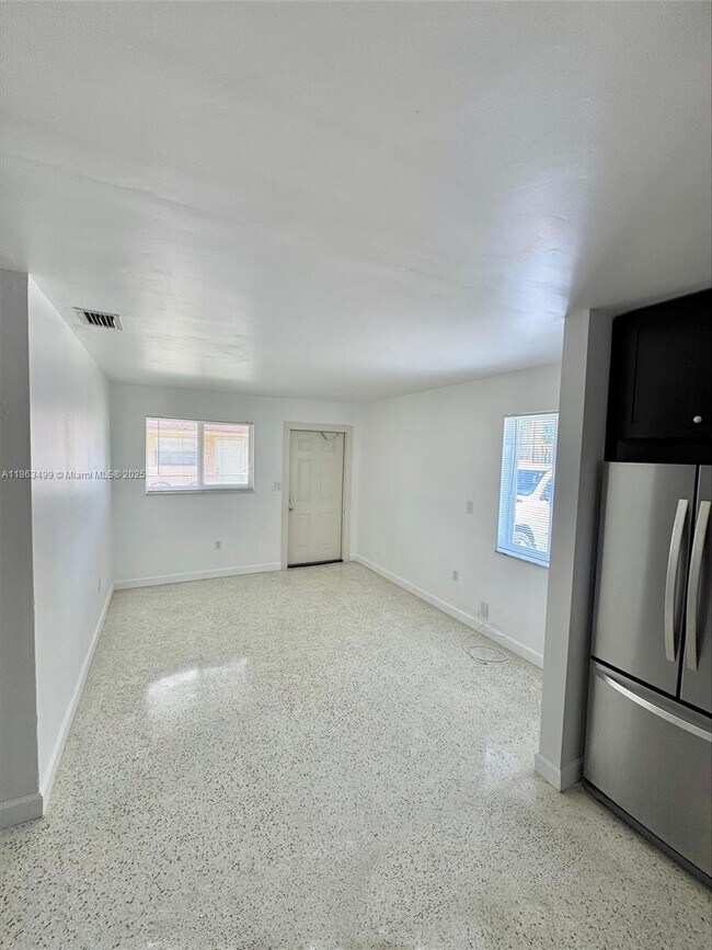 Foto del edificio - 626 W 17th St