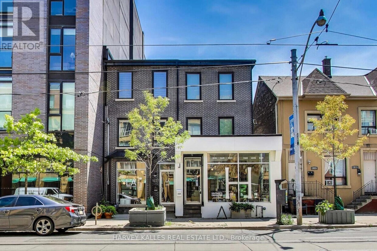 Primary Photo - 1025 Queen St E