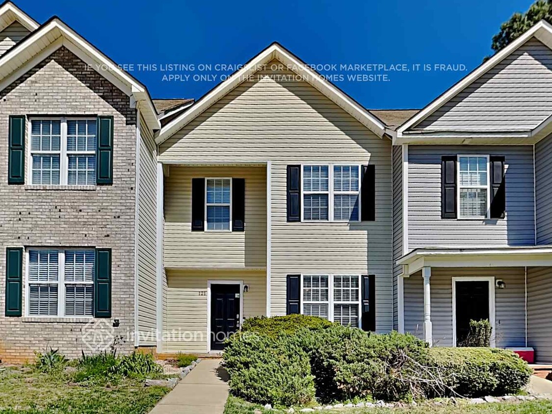 Foto principal - 121 Blackthorne Ct