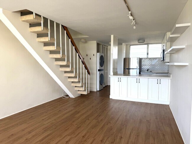 Foto del edificio - 1 Bedroom, 1 Bathroom, 1 Parking (Ala Wai Plaza)