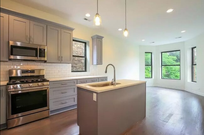 Foto del edificio - 2852 W Shakespeare Ave