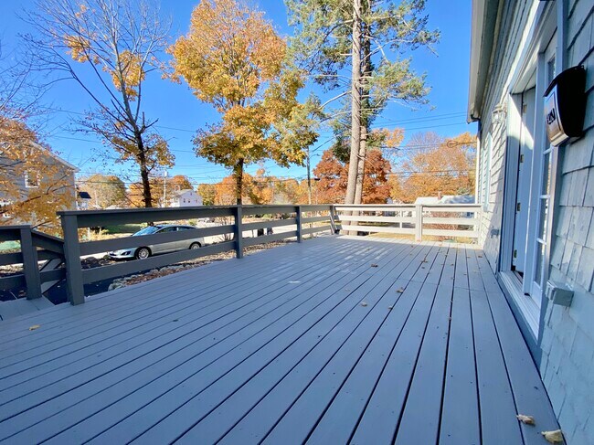 Private Deck - 337 Commercial St