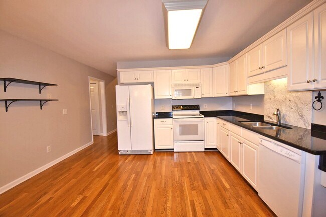 Foto del edificio - 3BR/2BA in heart of Mboro, great fenced in...