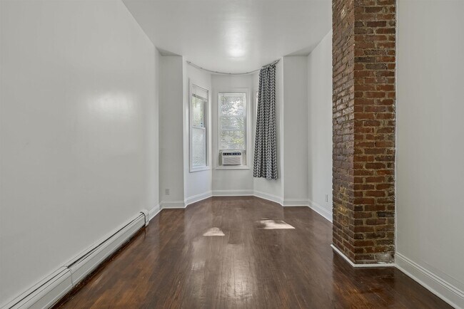 Foto del edificio - 247 OGDEN Ave