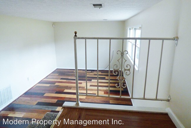 Building Photo - 402 Whispering Hills Dr