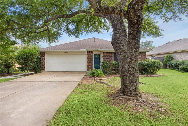Foto del edificio - 5205 Encinitas Ln