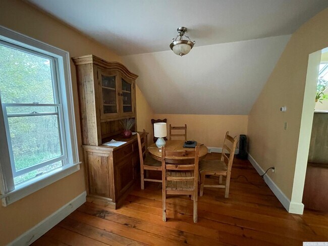 Building Photo - 422 Angel Hill Rd