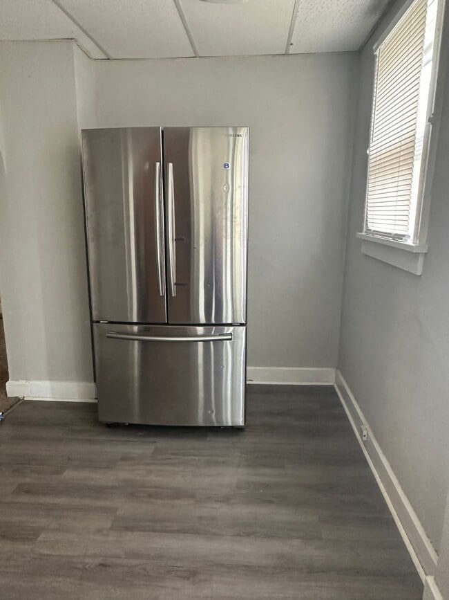 Building Photo - PRELEASING for AUGUST! Close to Campus