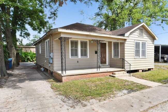 Building Photo - 3 bedroom home in the Saint Streets!