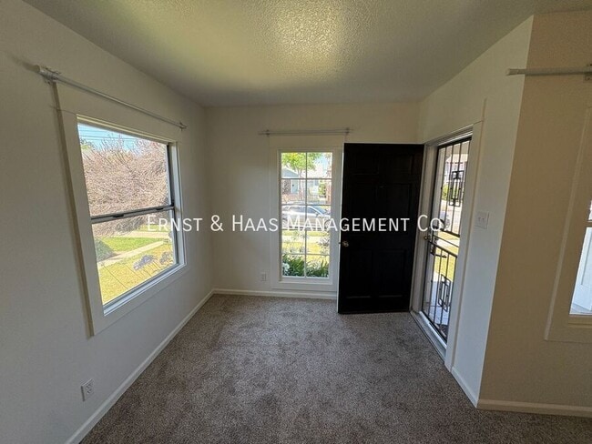 Foto del edificio - 926 Newport Ave