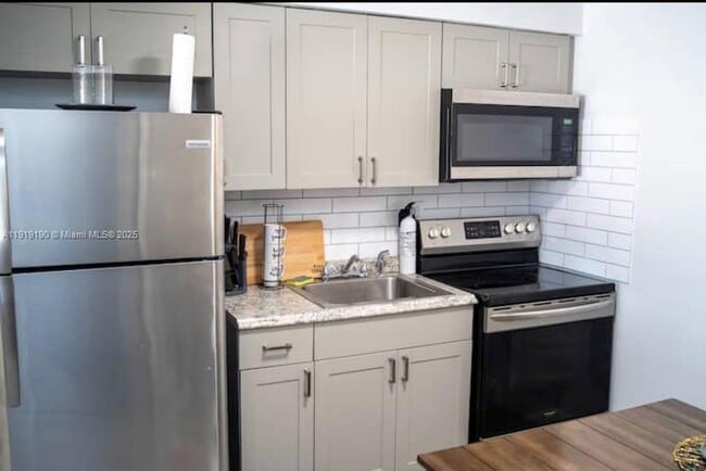 Building Photo - 6512 SW 24th St