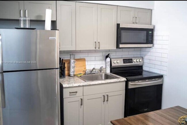 Foto del edificio - 6512 SW 24th St