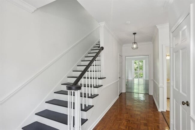 Building Photo - 49 Willow Glen NE