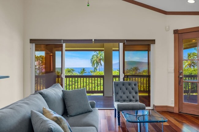 Foto del edificio - Launiupoko Long-Term Rental – Panoramic Vi...