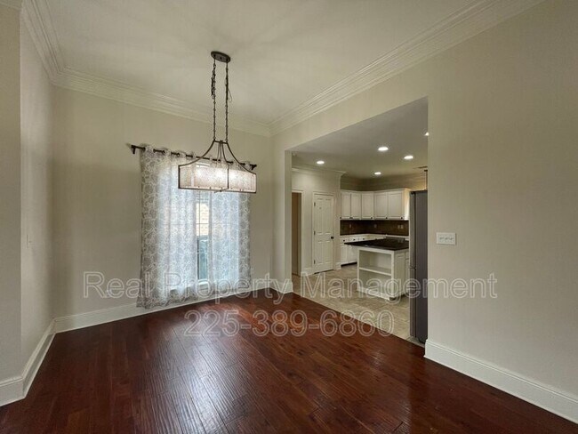 Foto del edificio - 10950 Hillpark Ave