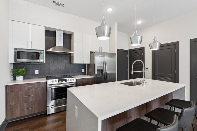 Foto del edificio - 112 Rogers St NE