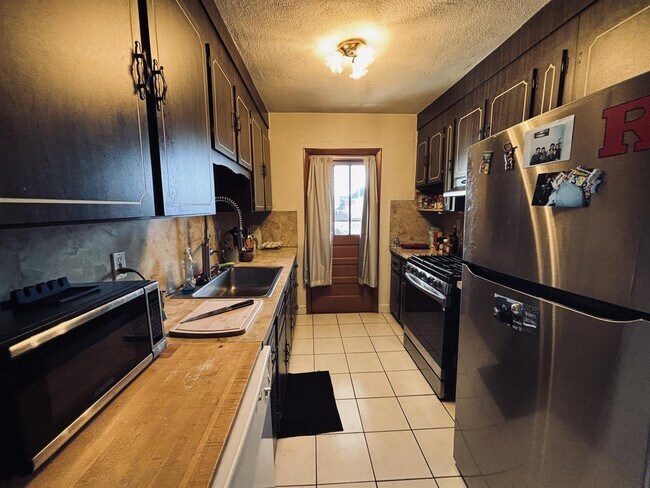 Building Photo - 10 Windsor Rd