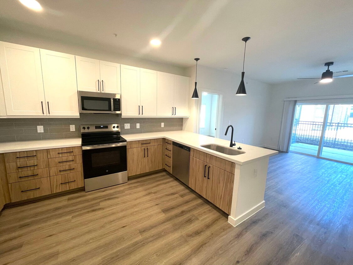 Foto principal - 701 Saginaw Sq Blvd