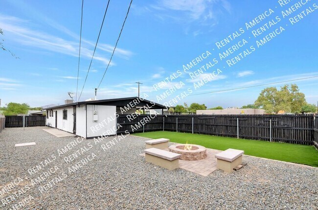 Foto del edificio - Great 4-bedroom 2 bath near the U of A!