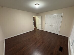 Building Photo - 219 Larkfield Rd