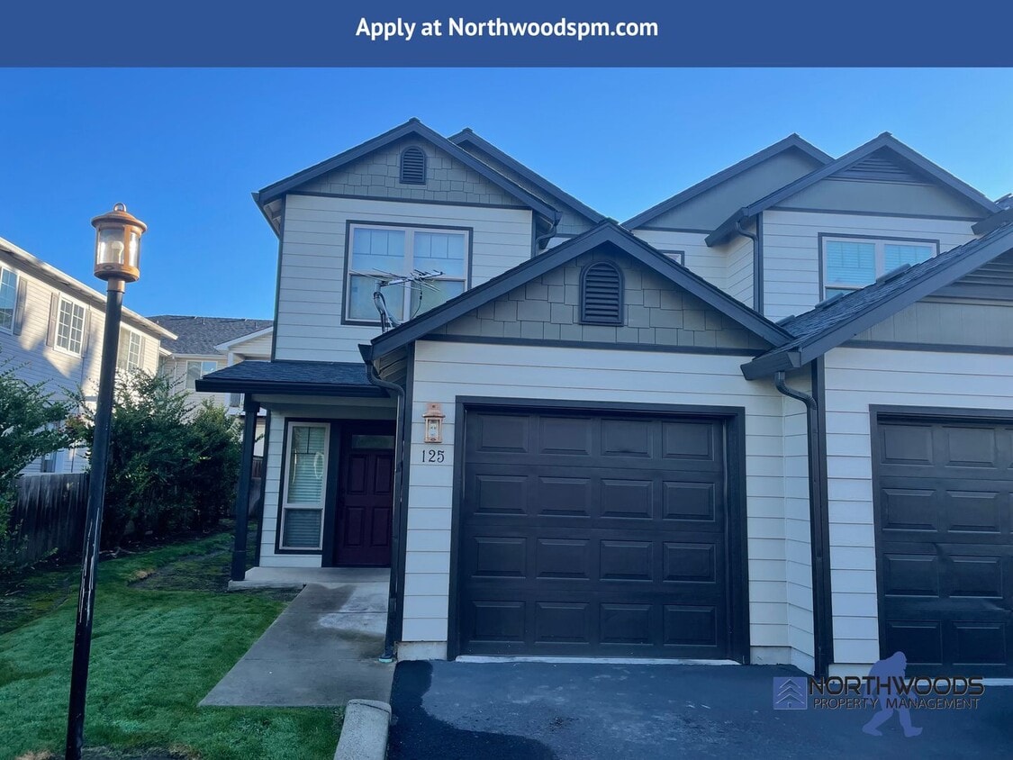 Primary Photo - Beautiful 2 Bedroom 2.5 Bath Townhouse in ...