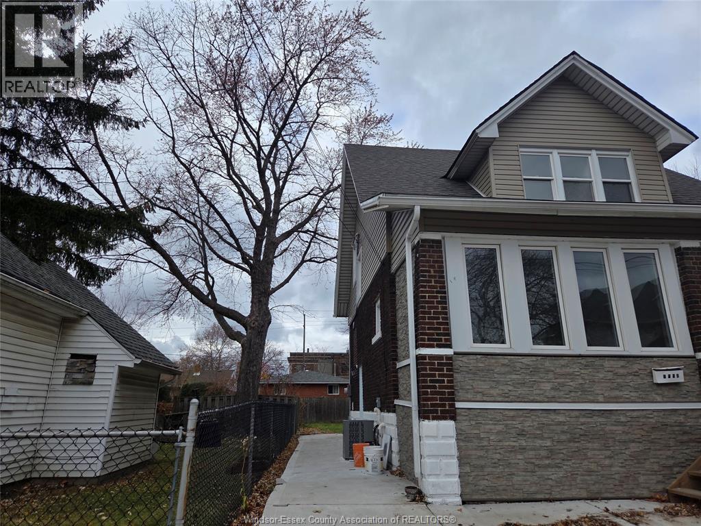 Photo principale - 3284 Baby St