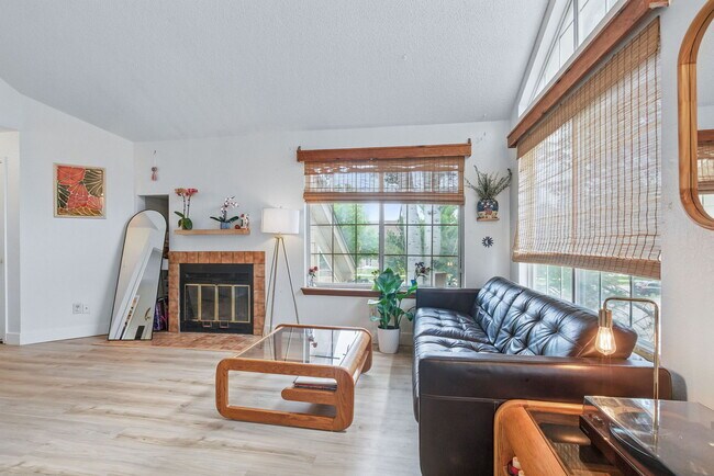 Foto del edificio - 6076 Gunbarrel Ave