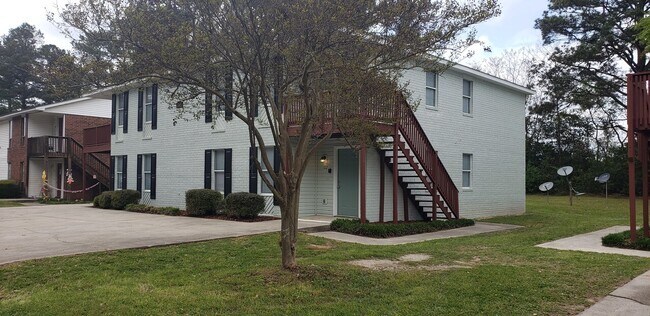 Building Photo - 1544 Hamilton Drive