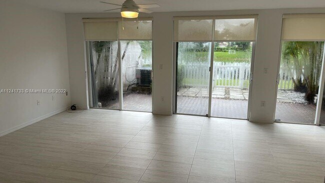 Foto del edificio - 10966 NW 62nd Ter   Doral Fl 33178