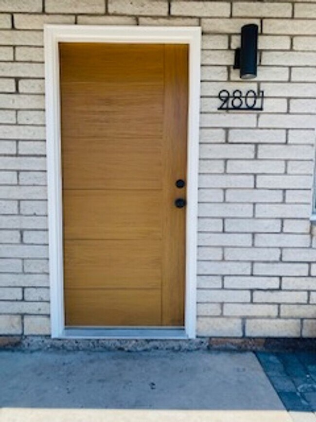 Foto del edificio - 4 bed 3, bath with connected guest house