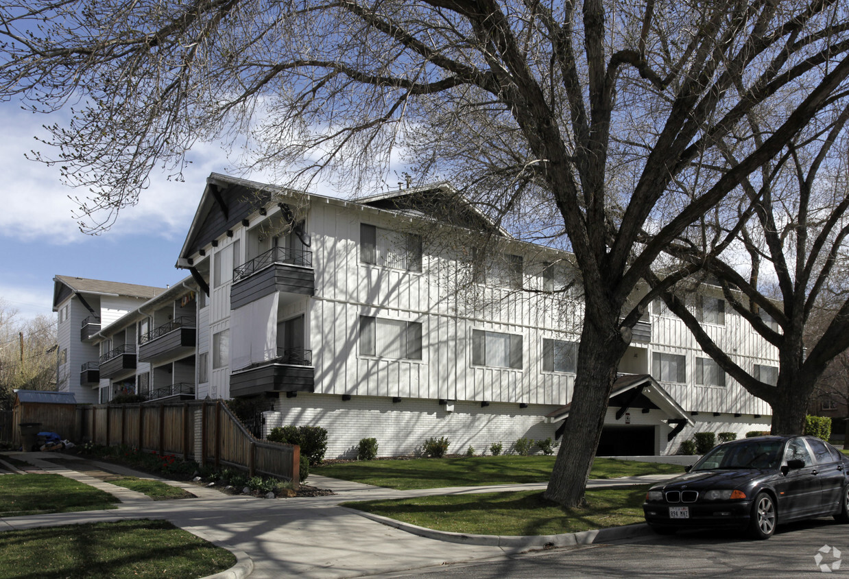Building Photo - 585 2nd Ave