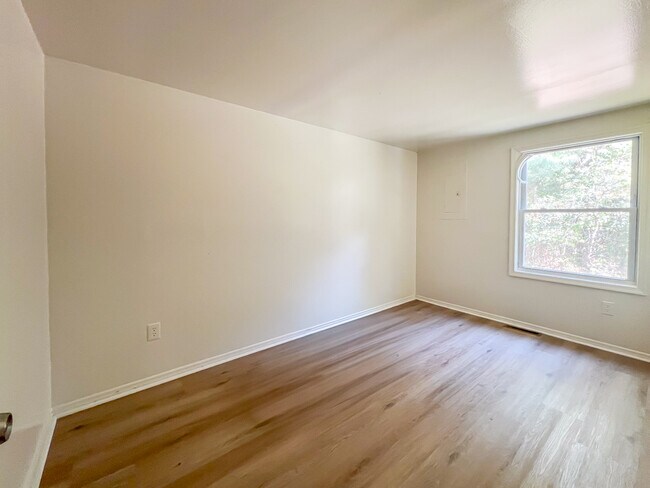 Foto del edificio - 7 Fox Hill Dr