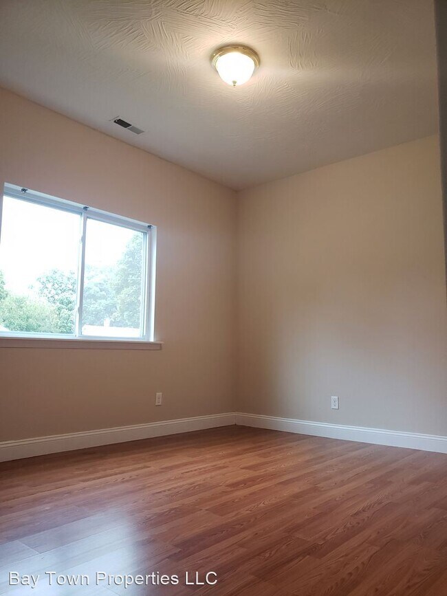 Building Photo - 2 br, 1.5 bath House - 2226 N Jefferson