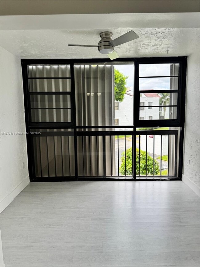 Building Photo - 9427 Fontainebleau Blvd