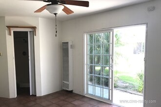 Building Photo - 724 W Roderick Ave