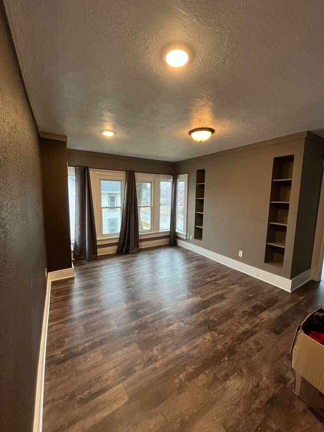 Building Photo - 532 Otter Ave