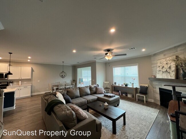 Foto del edificio - 5 br, 3 bath House - 52 Dudley Avenue