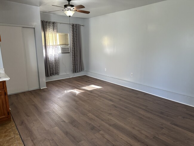 Building Photo - 14821 Dalwood Ave