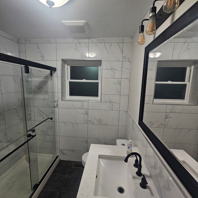 Foto del edificio - 1215 Balmoral Ave