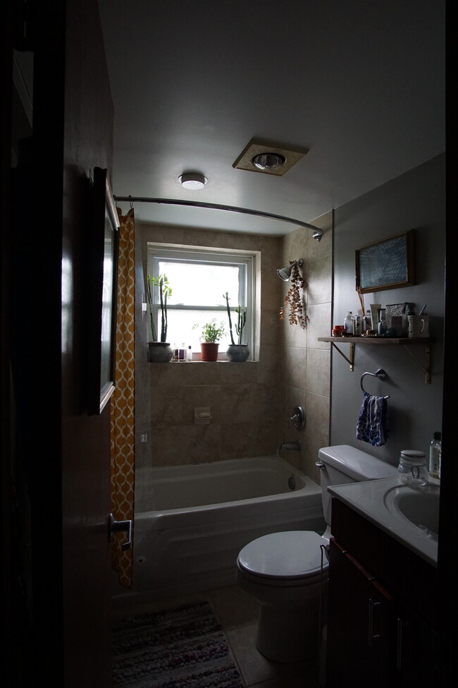 bathroom - 1512 Marion St NW