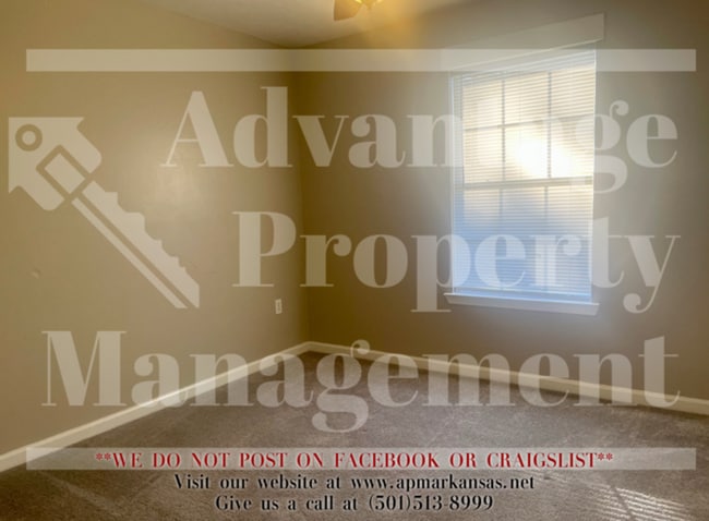 Building Photo - Charming Duplex in Greenbrier!