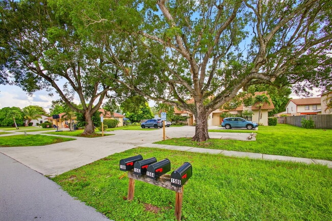 Building Photo - 1580 Montauk Dr