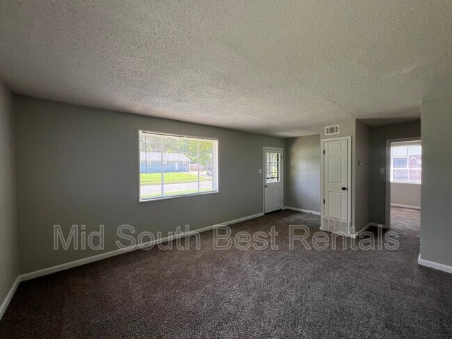 Building Photo - 2809 Brewer Ave