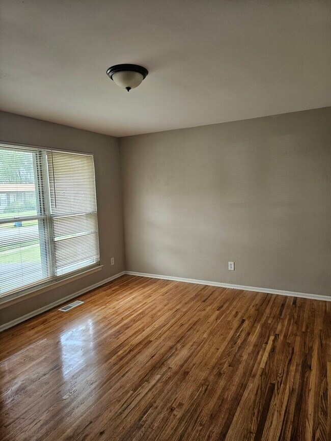 Building Photo - HALF OFF FIST MONTH'S RENT!