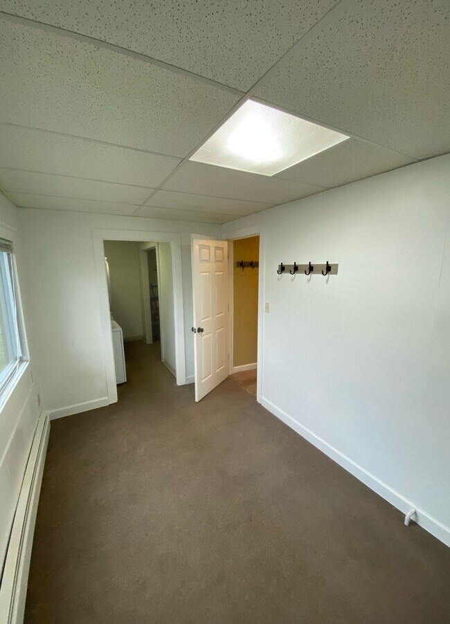 Building Photo - 7932 Violet Dr
