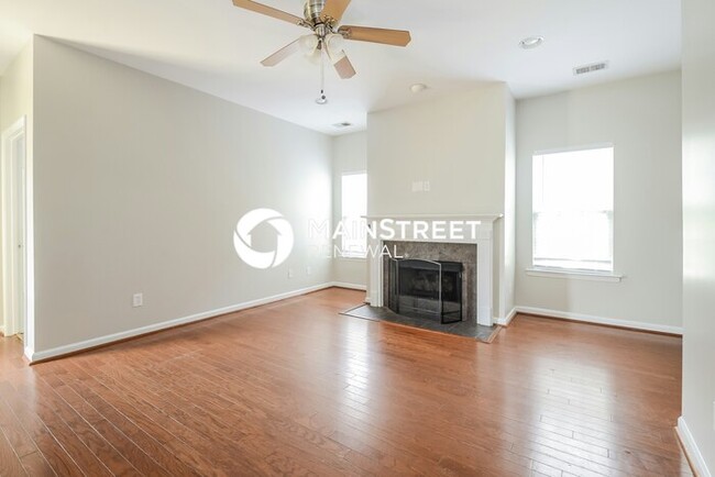 Foto del edificio - 1068 Fairbank Ln