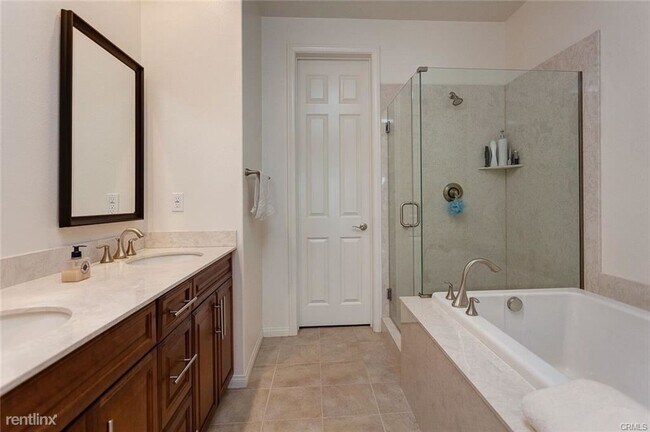 Foto del edificio - 656 W Huntington Dr
